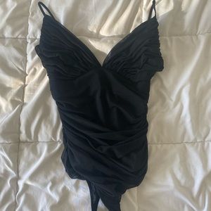 aritzia babton luxor v neck bodysuit black🖤